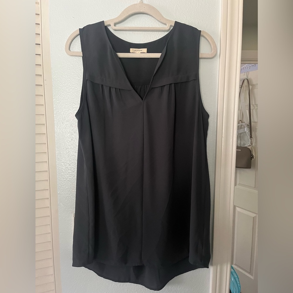 Pleione Chiffon Notch Neck Sleeveless Blouse • Small